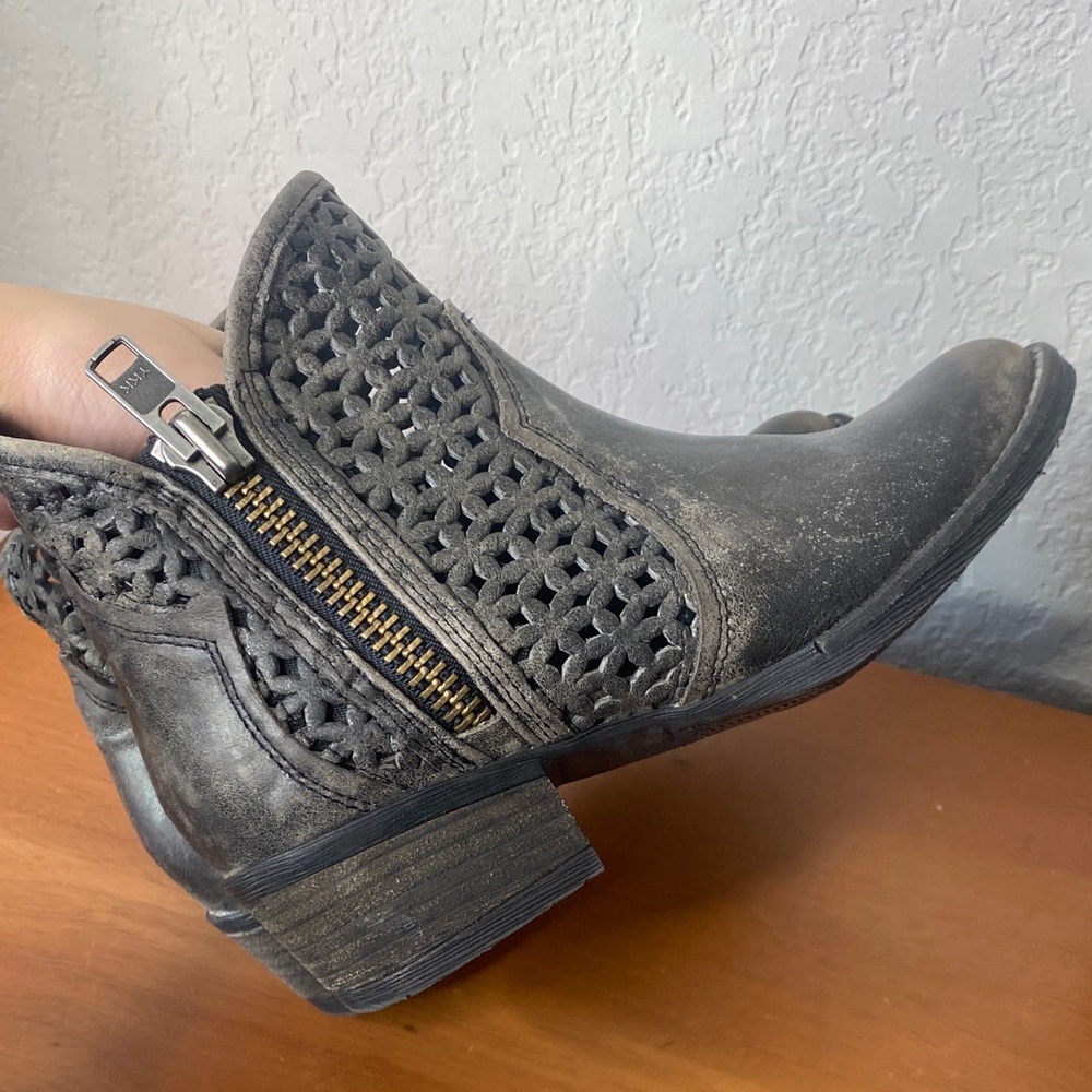 Circle G Distressed Black Woven Cutout Ankle Boots - Picture 9 of 10